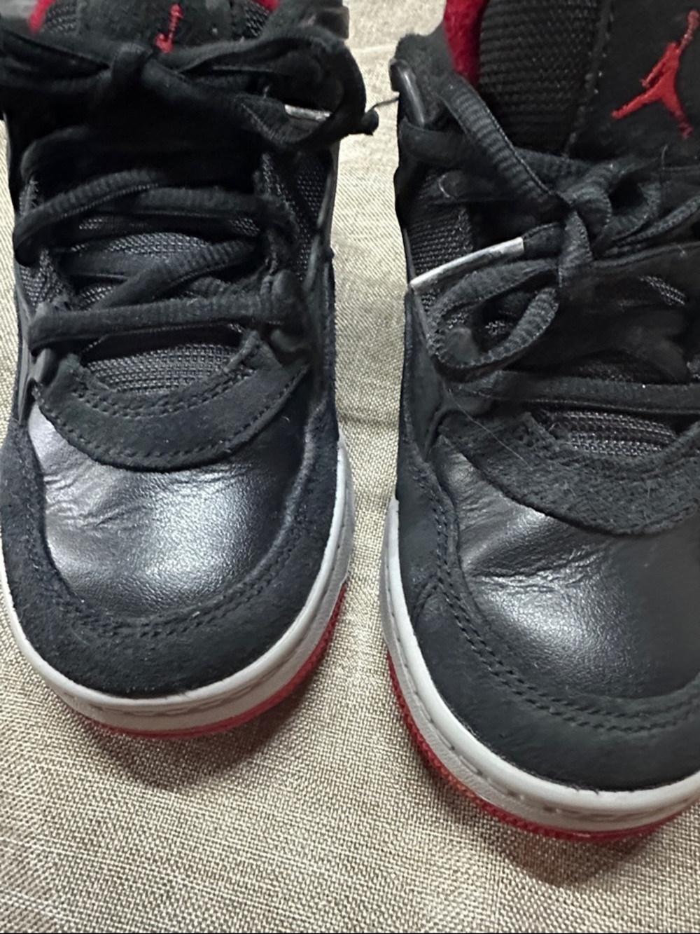 Nike Kids Black and Red Low-Top Sneakers - Picture 3 of 4